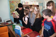 Настоятель Данииловского храма побеседовал со школьниками