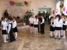 Гимназисты простились с букварем 6