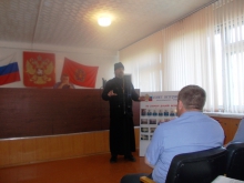 Протоиерей Александр Яблушевский побеседовал с полицейскими