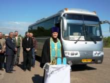 В Новобирилюссах освятили новый автобус