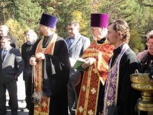 На въезде в с. Большой Улуй установлен Поклонный Крест