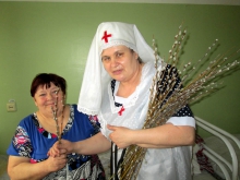 Раздача вербы в палатах ЦРБ 2