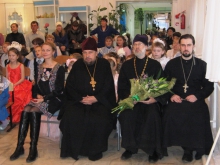 Отца Евгения поздравили в православной гимназии