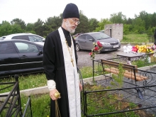 В Ачинске помолились на могилах почивших священнослужителей 1