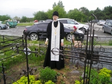 В Ачинске помолились на могилах почивших священнослужителей 5