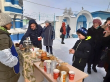 Прихожан Казанского собора угостили блинами