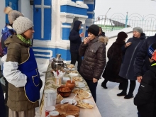 Прихожан Казанского собора угостили блинами 7