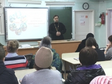 В Ачинске священники помогают родителям будущих четвероклассников выбрать, какой модуль Основ религиозных культур и светской этики будут изучать их дети