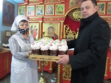 Для врачей, находящихся в изоляции и их пациентов с СОVID-19, освятили пасхальные куличи.