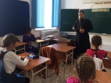 Основы православной веры в православной гимназии преподает священник 1