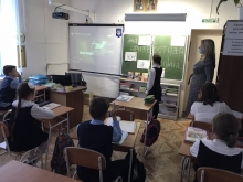 В гимназии прошли классные часы под названием «Животные на войне». 2