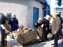 Прихожан Казанского собора угостили блинами 5