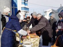 Прихожан Казанского собора угостили блинами 6