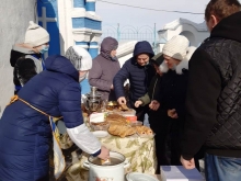 Прихожан Казанского собора угостили блинами