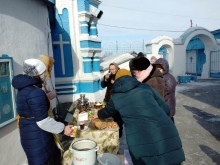 Прихожан Казанского собора угостили блинами 3