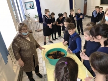Православных гимназистов угостили освященным коливом 2