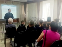 Священник принял участие в разговоре о семейных ценностях