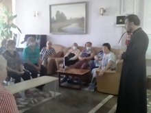 Священник встретился с пациентами Родника