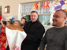 Священник Казанского собора и ветераны локальных конфликтов посетили Детский дом 1