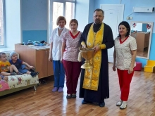 Ачинский священник посетил Дом ребенка 3