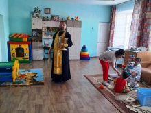 Ачинский священник посетил Дом ребенка 1