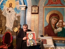 Рождественский подарок от воспитанницы Воскресной школы получил о. благочинный