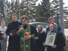 Прихожане ачинских храмов помолились у Поклонных крестов 6