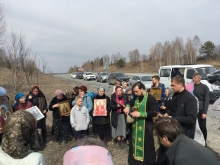 Прихожане ачинских храмов помолились у Поклонных крестов 7
