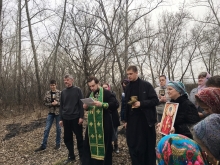 Прихожане ачинских храмов помолились у Поклонных крестов 8