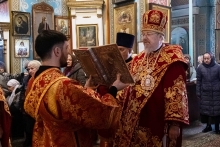 Правящий архиерей совершил Божественную литургию в Казанском соборе города Ачинска 2