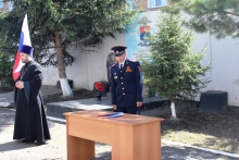 Священник напутствовал принявших Присягу полицейских 2