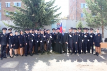Священник напутствовал принявших Присягу полицейских 1