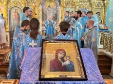Митрополит Пантелеимон совершил Литургию Престольного праздника в Казанском соборе Ачинска