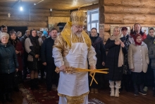 Владыка Пантелеимон освятил храм в селе Новоникольск Большеулуйского района