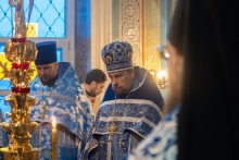 Правящий архиерей в день престольного праздника совершил Божественную литургию в Казанском кафедральном соборе Ачинска 5
