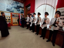 Ачинский священник благословил молодых полицейских 3