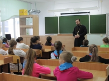 Священник поговорил со школьниками о семейных ценностях 1