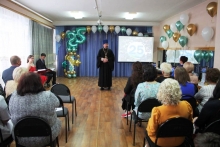 Ачинский священник поздравил коллектив Синеглазки с юбилеем 1