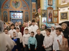 Воспитанники воскресной школы поздравили прихожан колядками 5
