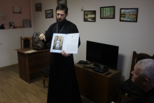 Накануне Рождества Христова священник с прихожанином собора посетили следственный изолятор