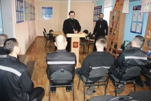 Ачинские священники посетили следственный изолятор