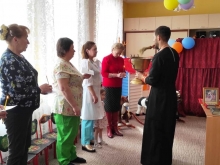 Священник посетил Ачинский Дом ребёнка