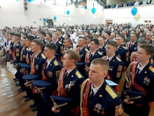 Священник поздравил выпускников Мариинки и Кадетского корпуса с окончанием учёбы 1