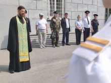 Ачинский священник принял участие в церемонии принятия Присяги молодыми полицейскими