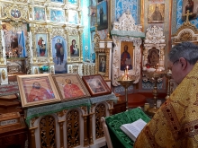 В День памяти Красноярских святых Ачинский благочинный освятил иконы новомучеников 4