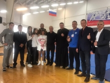 Ачинский священник благословил участников турнира по рукопашному бою