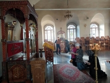 Родственники воинов-ачинцев помолились у мощей святого Феодора Томского