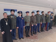 Ачинский священник благословил участников военно-спортивного турнира 2
