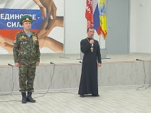 Ачинский священник благословил участников военно-спортивного турнира 1