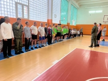 Ачинский священник благословил участников волейбольного турнира 4